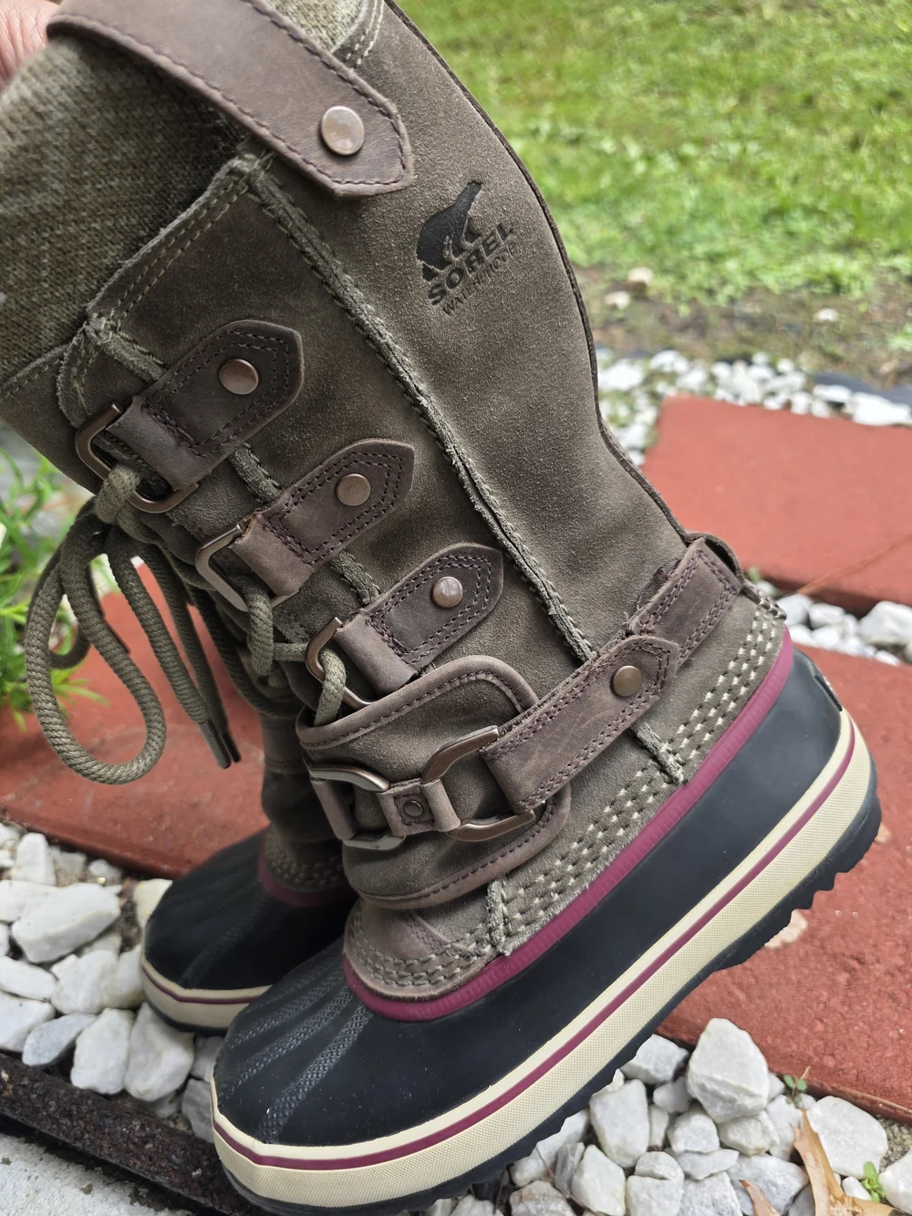Sorel Women's Brown and Black Winter Duck Boots with Maroon Trim Size 6.5 Used.